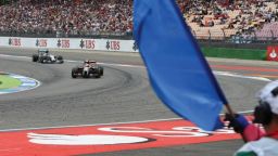 Обсъждат отпадането на синия флаг във "Формула 1"