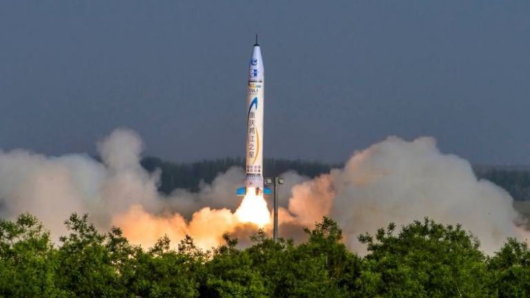 Китай изстреля първата си частна ракета