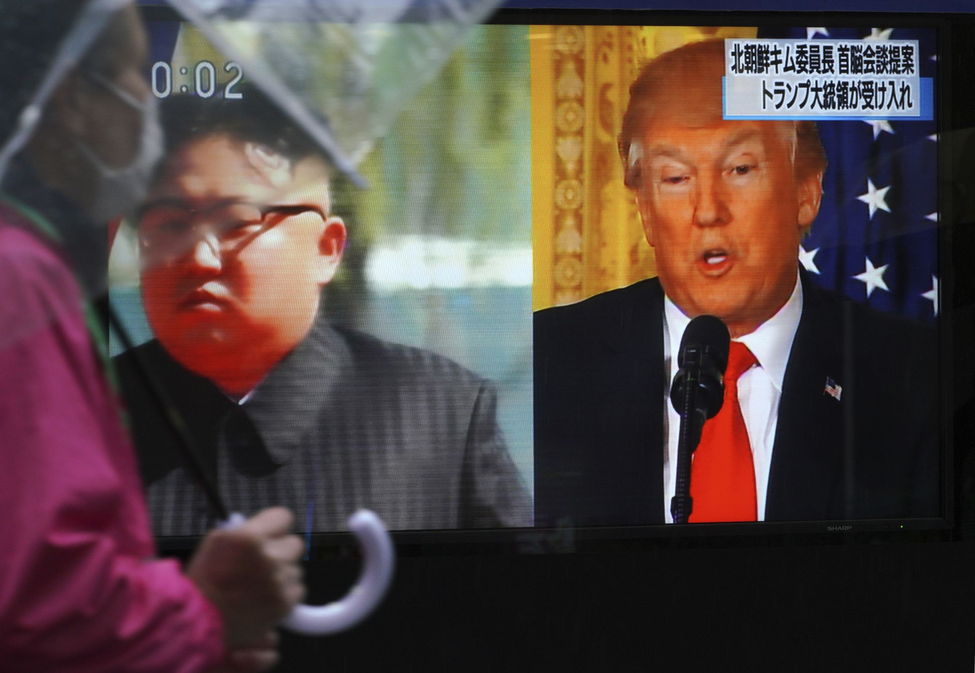 Пхенян може "да преразгледа" провеждането на среща на върха с американския президент Доналд Тръмп през юни
