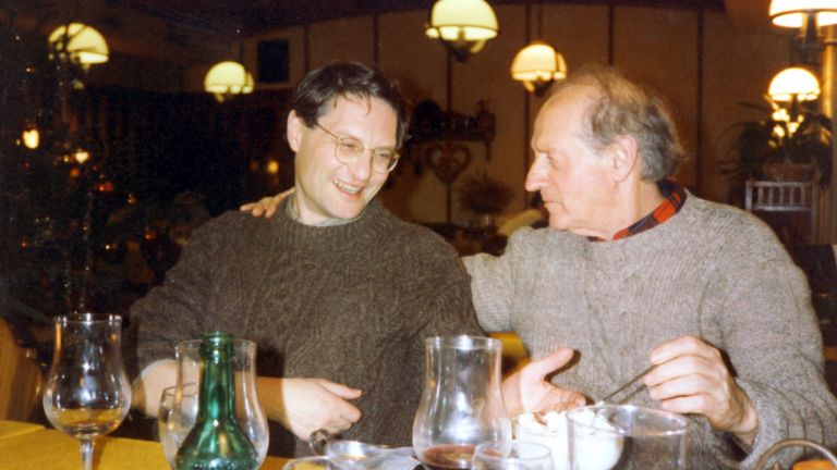 Николай Кауфман със зет си Тео в Цюрих през 1991 г. (Снимка: Личен ...