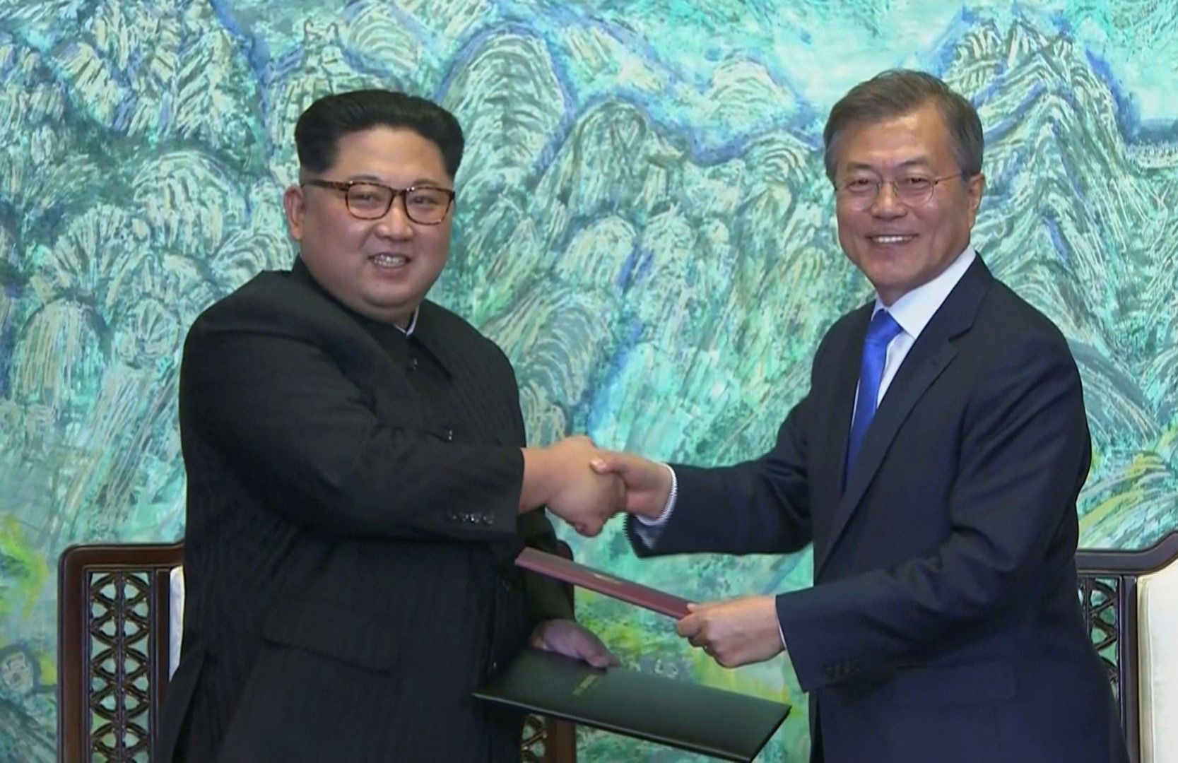 Южна Корея омаловажи днес заплахите на Севера да се оттегли от двустранните преговори