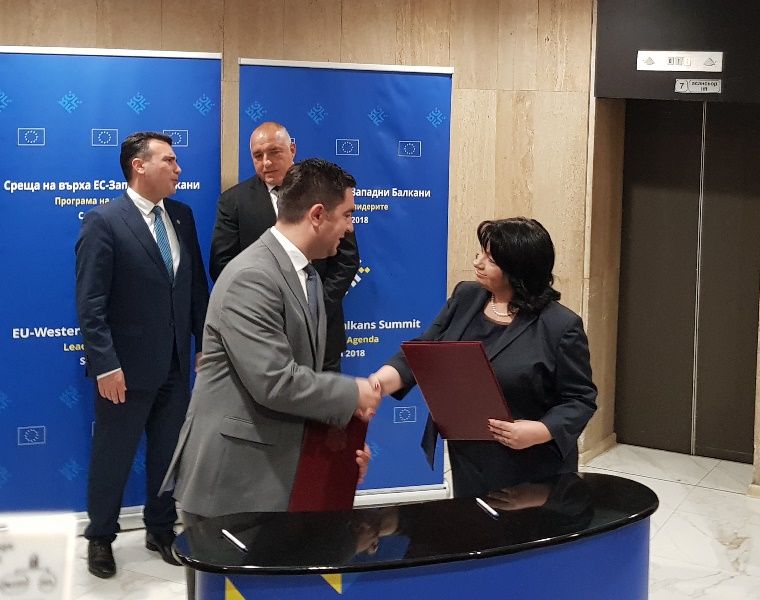  Документът бе подписан днес от министъра на енергетиката Теменужка Петкова и македонския й колега - министъра на икономиката Крешник Бектеши