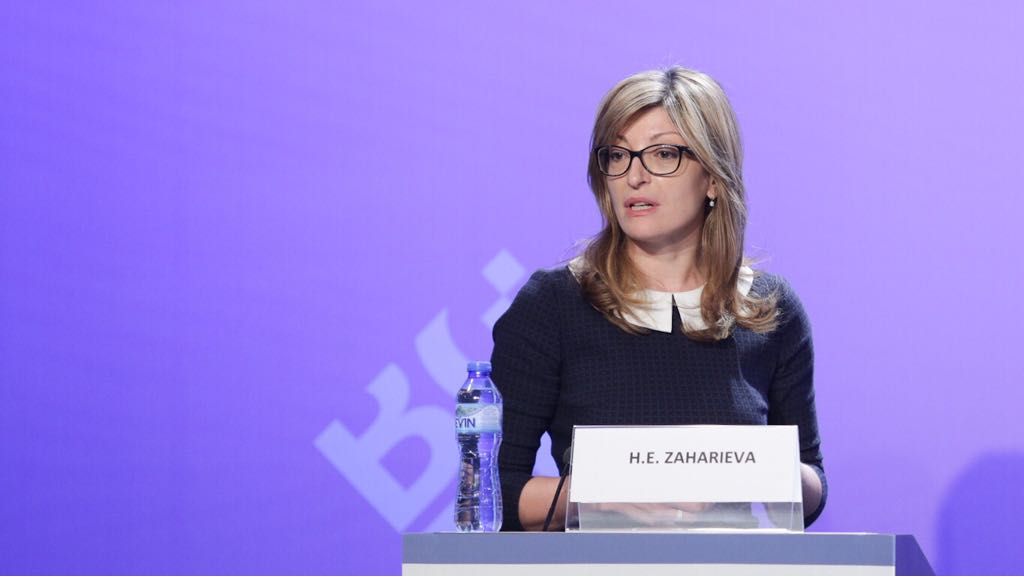 Чисто политическата перспектива за членство изостава от икономическите връзки, каза Захариева