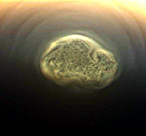 На северният полюс на Титан има буря