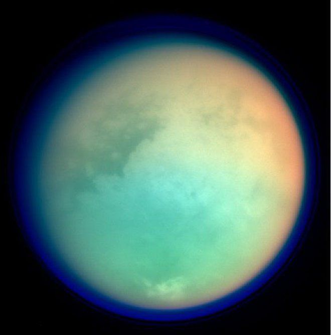 Титан сниман с в друг спектър