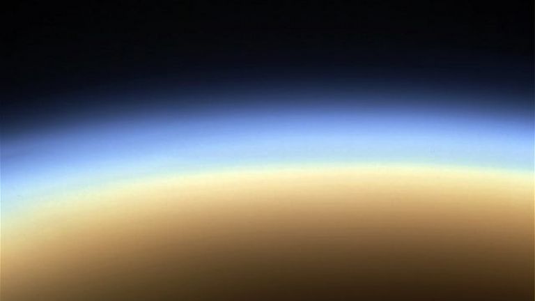Откриха свръхактивни въглеводородни молекули в атмосферата на Титан