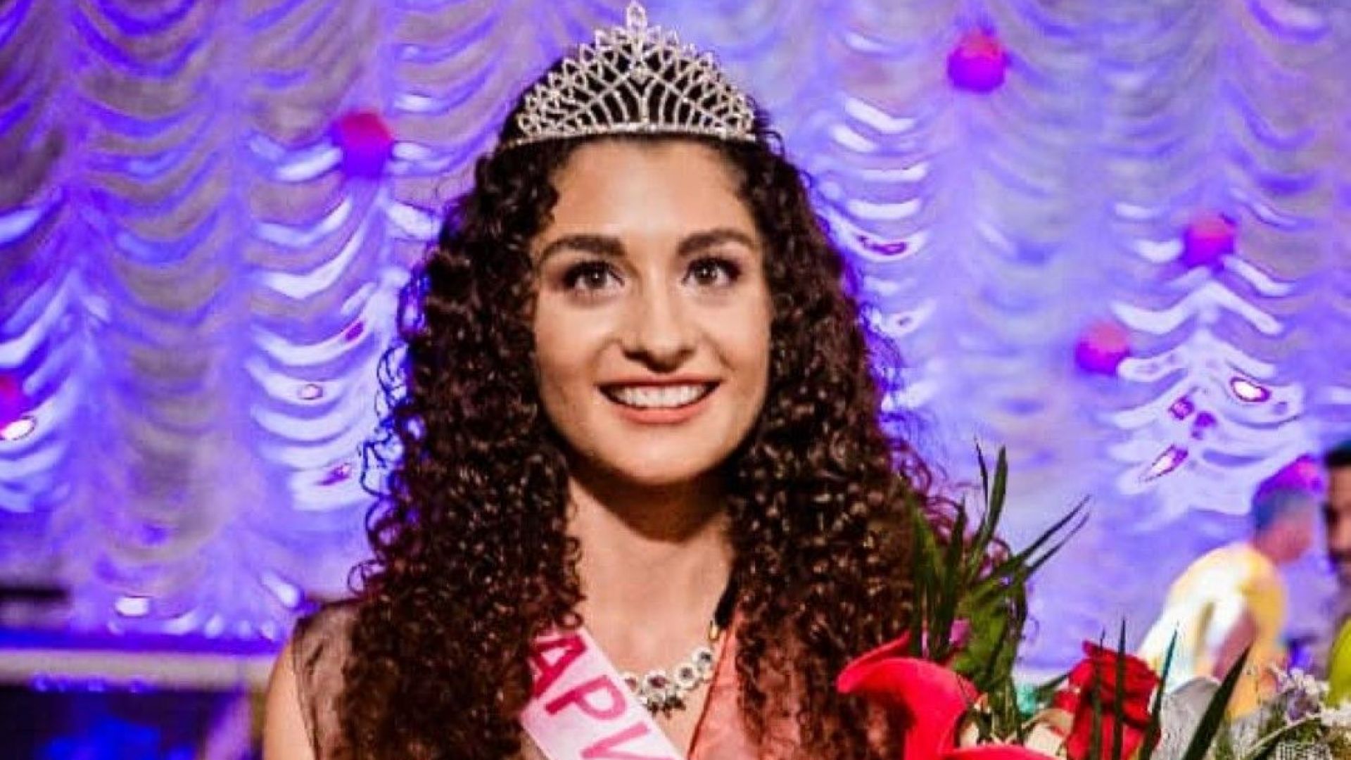 18-годишна бъдеща студентка в "Кингс Колидж" стана "Царица Роза" 2018
