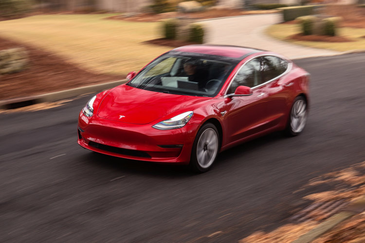 Tesla Model 3 не може да спира, установи Consumer Reports
