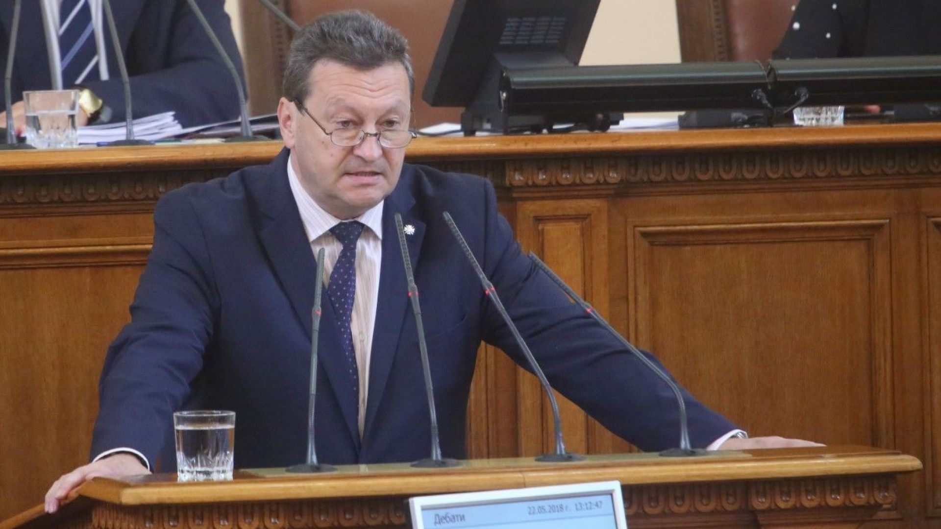 ГЕРБ и БСП си размениха обвинения за безхаберие при управлението