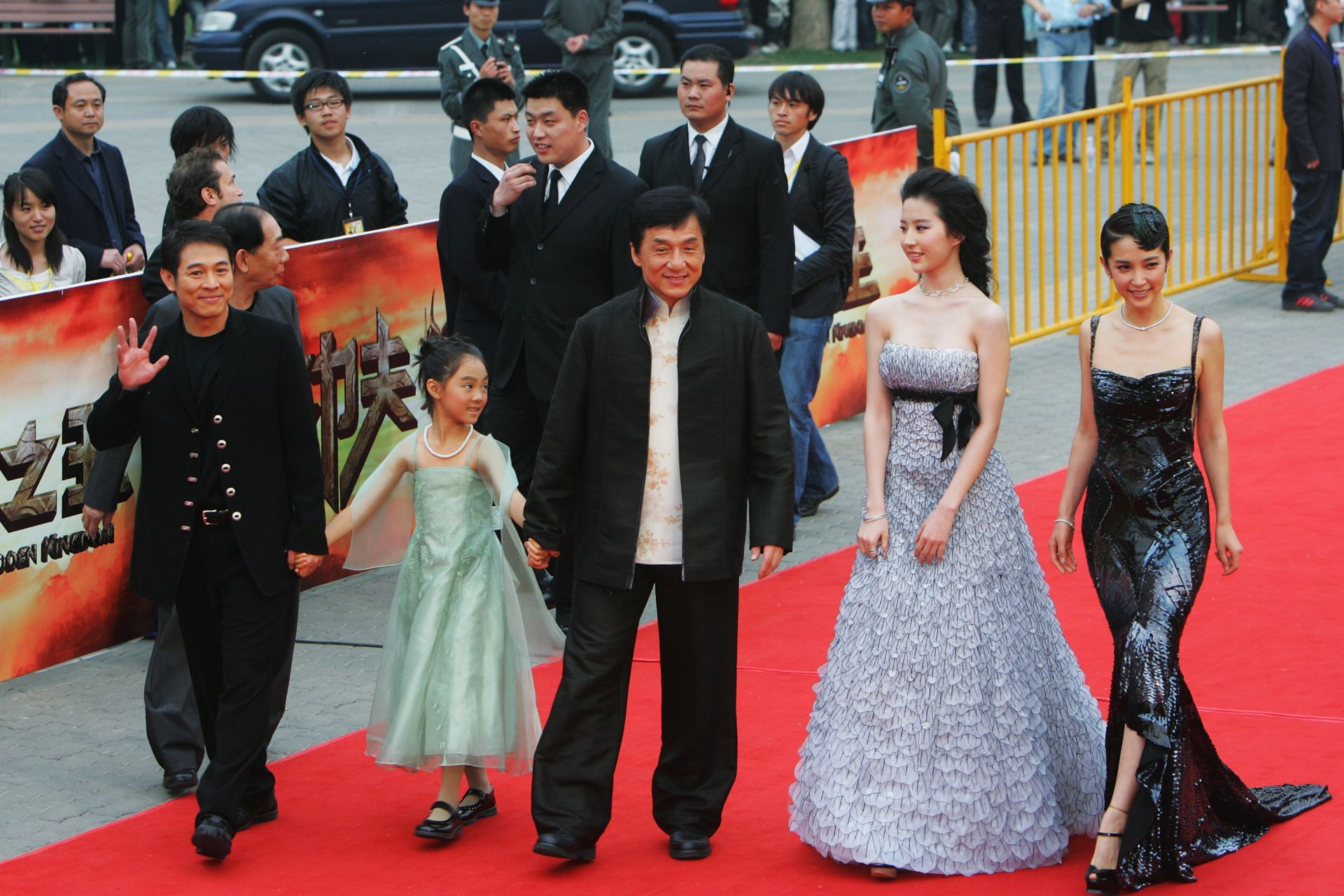 Джет Ли с дъщеря си и Джеки Чан на премиерата на "Забраненото кралство" през 2008 г.