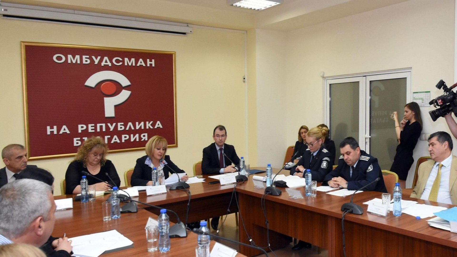 Манолова застана зад българи, съдени в Гърция за трафик на хора