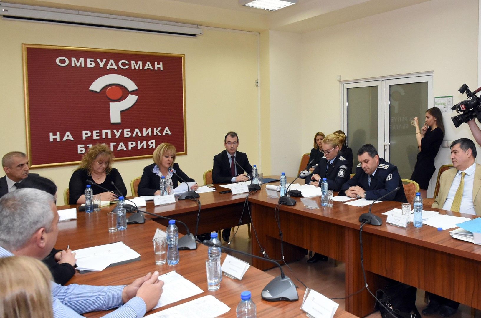 Мая Манолова се срещна с представители на МВР, МВнР и прокуратурата за несправедливо съдените в Гърция за трафик на хора 
