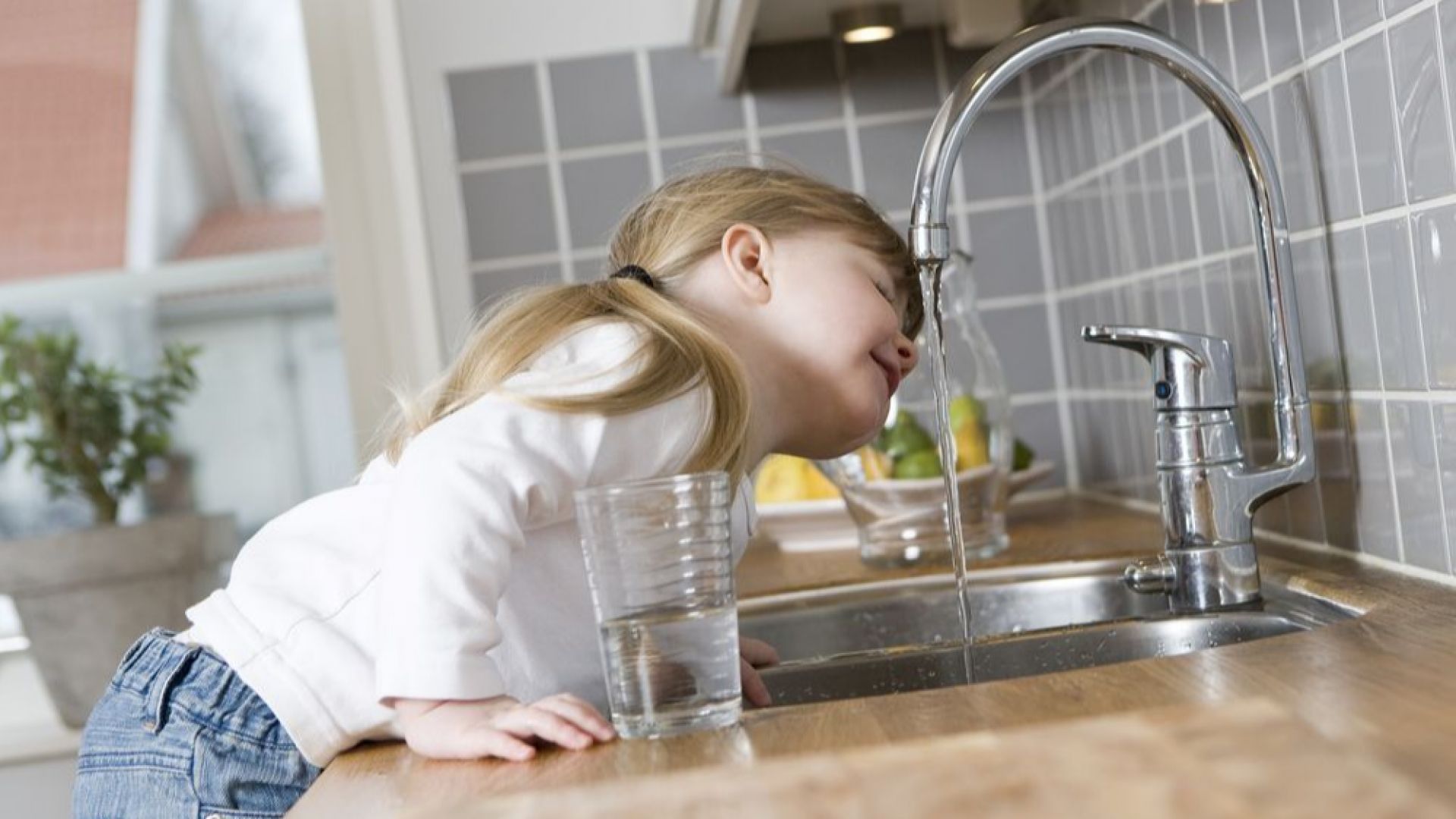 Рекордно високи фактури са получени в двата входа на блок