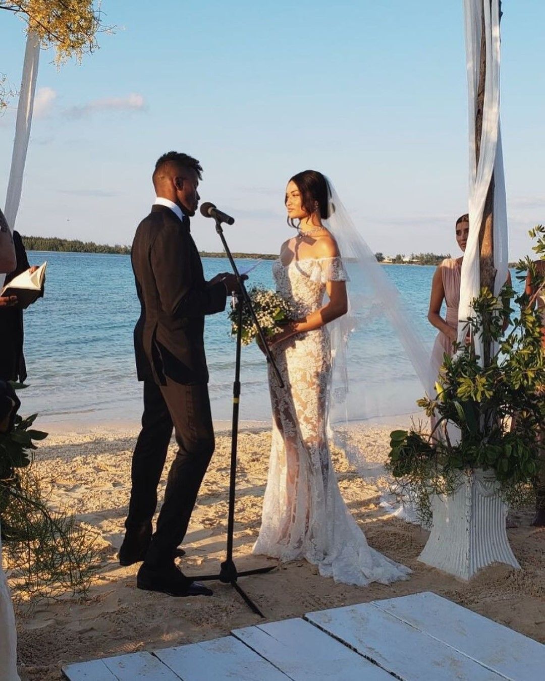 Сватбата на Шанина Шейк и ДиДжей Рукъс на Бахамите