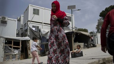 ЕС отделя още 1,5 милиарда евро за помощ за бежанците в Турция