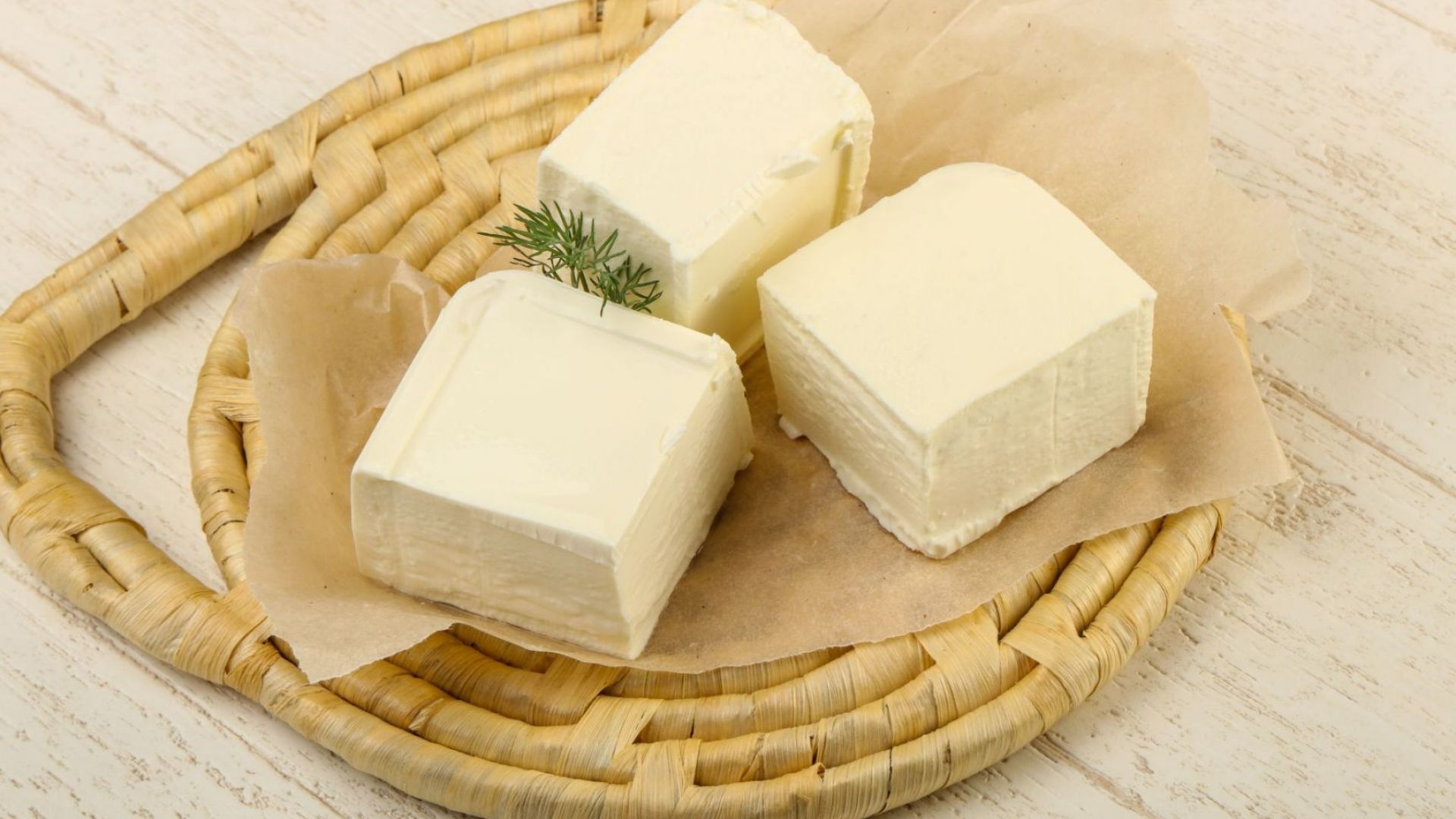 От днес сиренето и кашкавалът произведени с растителни мазнини трябва