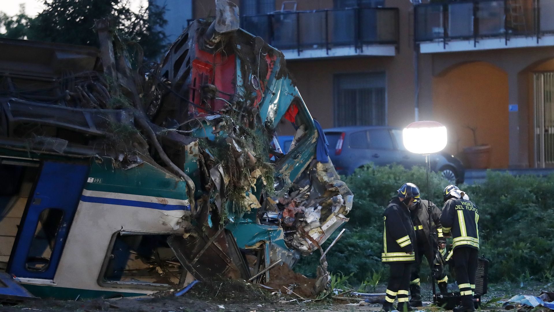 Двама загинали и 18 ранени при влакова катастрофа в Италия