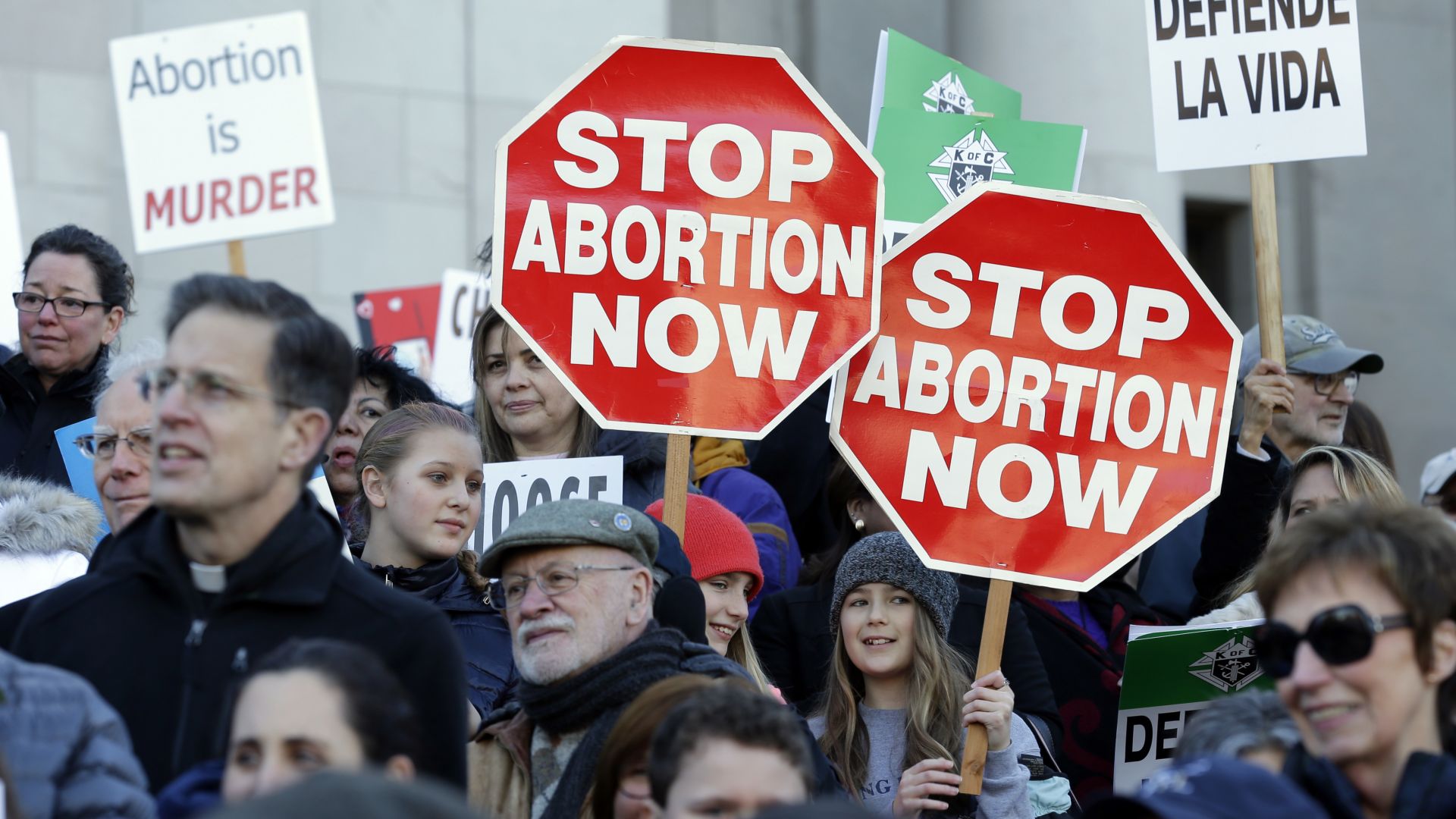 Ирландия гласува на референдум да улесни ли абортите
