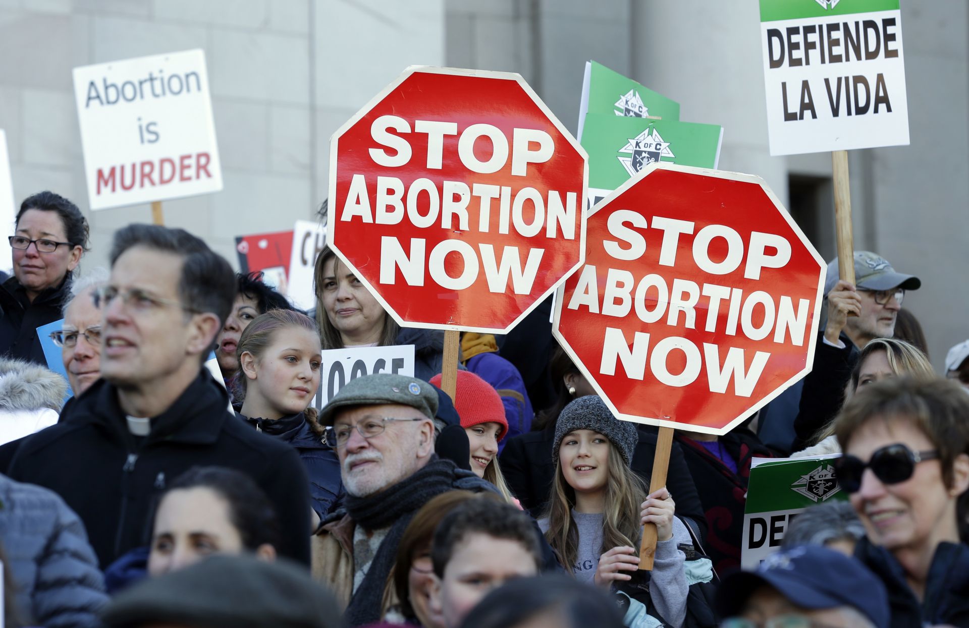 Проучванията сочат, че привържениците на по-лесно разрешаване на абортите са много повече от противниците