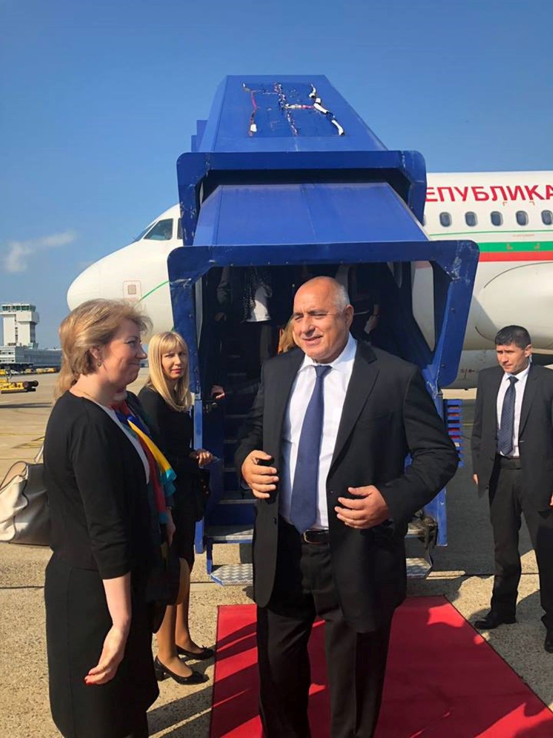 Премиреът кацна с правителствения самолет в Загреб