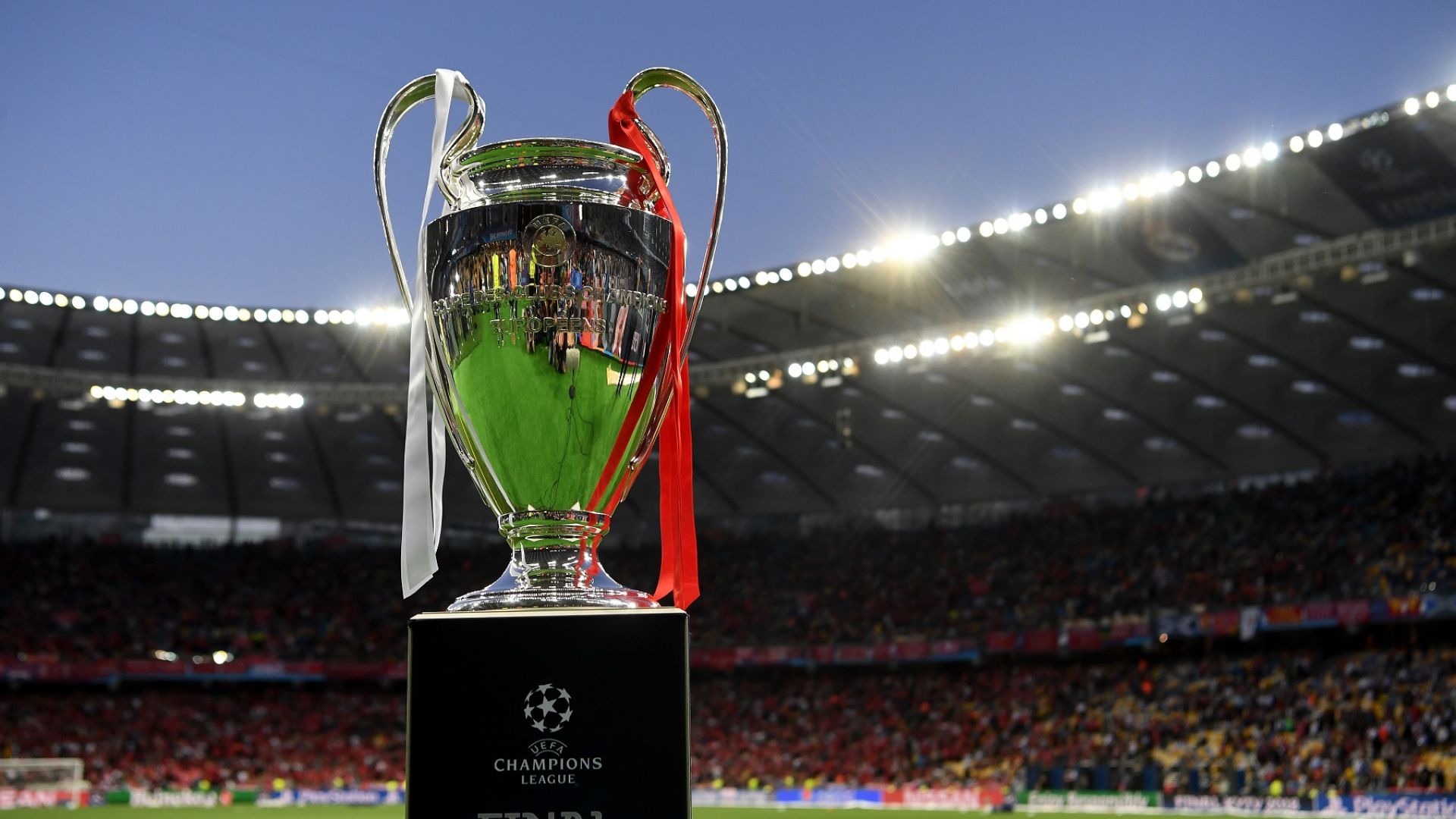 УЕФА обмисля финалът на Шампионската лига да влезе в следващия сезон