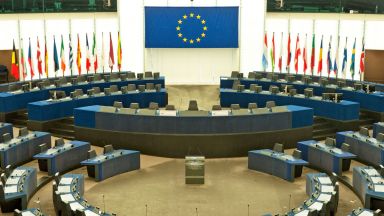 Слави Трифонов обвини Борисов, че се крие от дебат в Европарламента