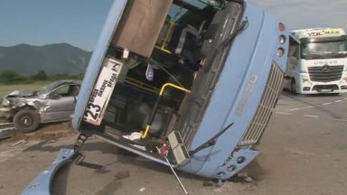 Автобус катастрофира край Враца, има пострадали
