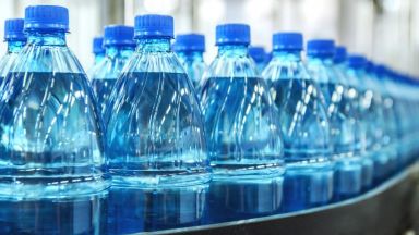 ЕК забранява пластмасовите сламки, прибори и бутилки