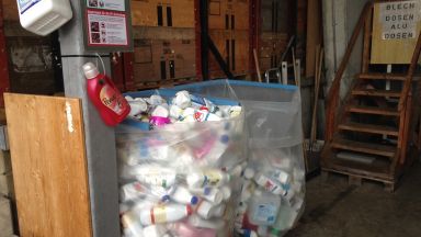 Над 400 кг опасни отпадъци предадоха жители на район Овча