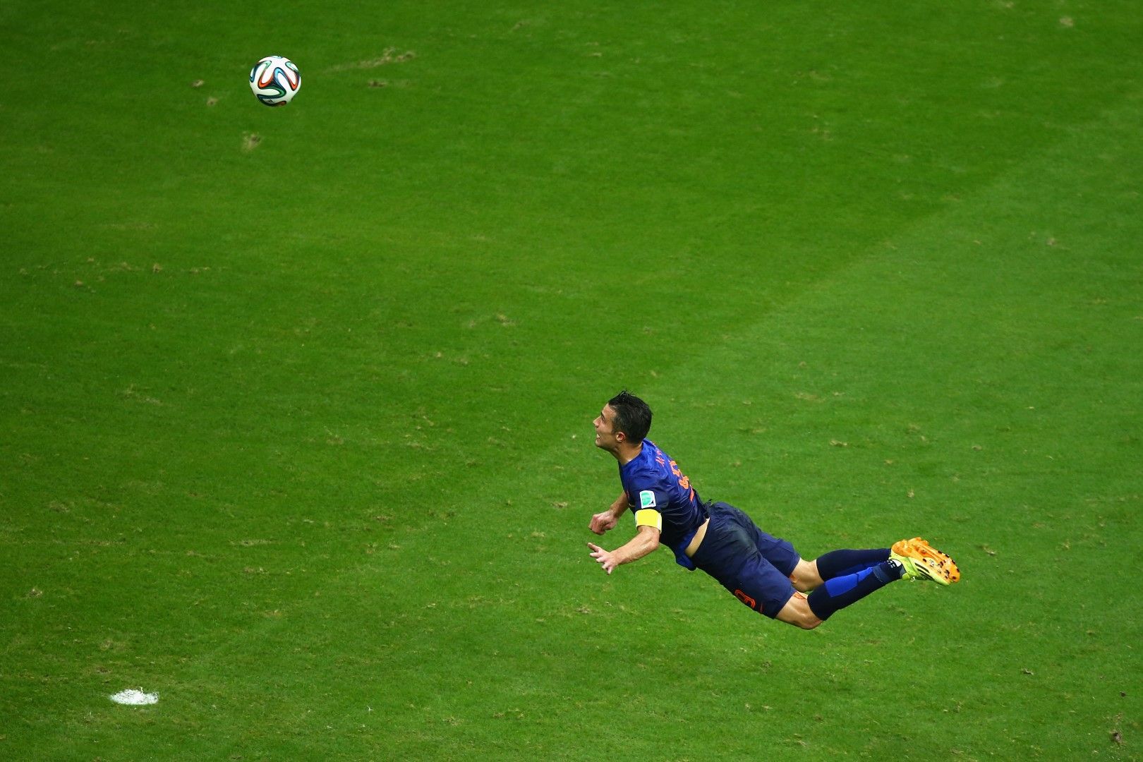 Ван Перси вкара най-красивия гол в мача