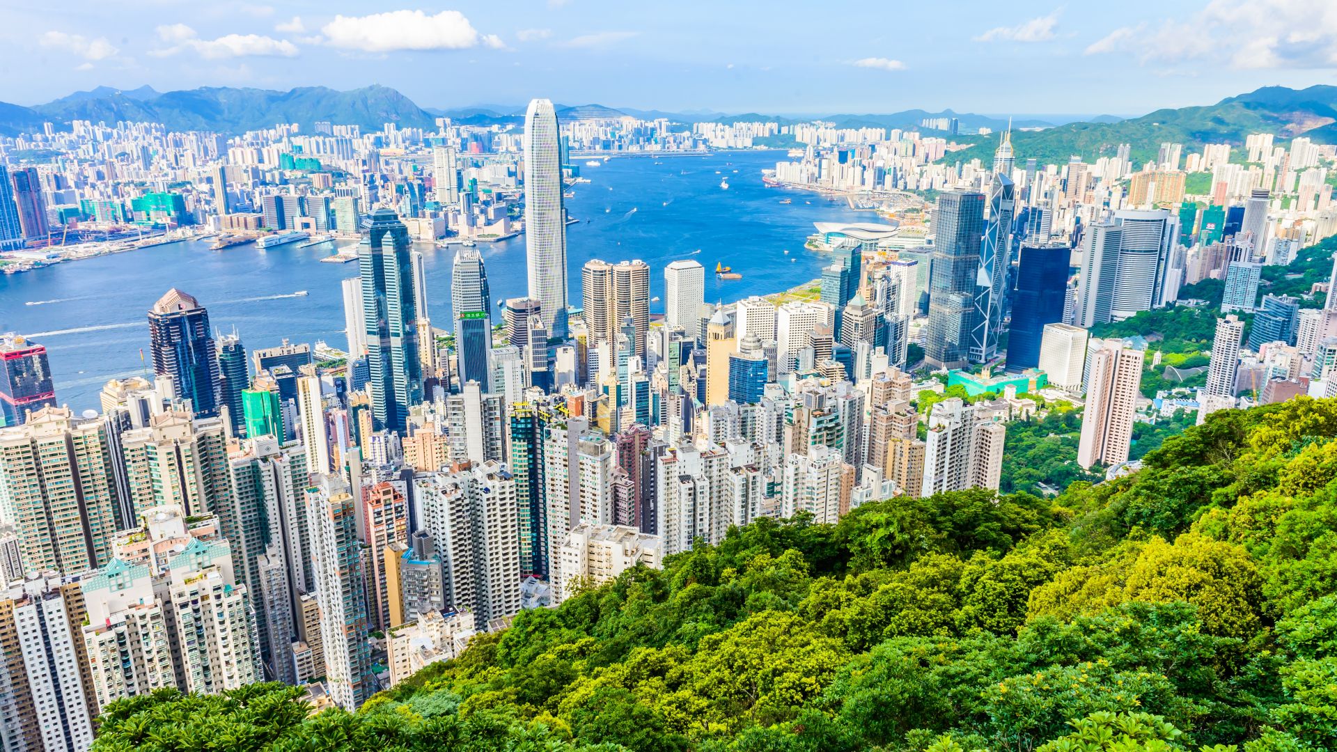Хонконг може и да върви към рецесия след месеците на