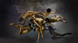 Подводни фантазии с голите тела на Ед Фриймън