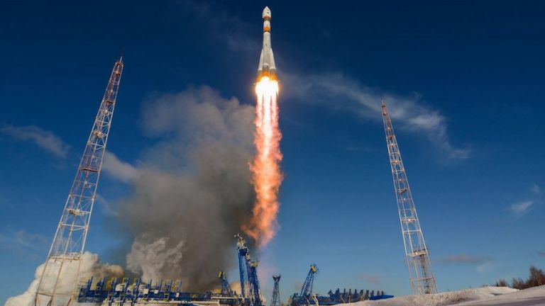 Авария с руската ракета "Союз" доведе до аварийно приземяване на двама космонавти