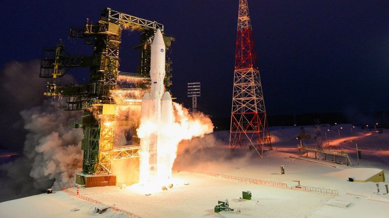 Русия обяви кога ще пенсионира своята ракета "работен кон" (снимки)