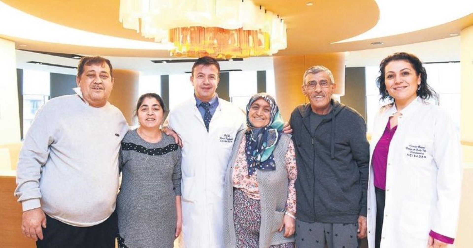 Кръстосаната трансплантация е била извършена от турския хирург проф. Хамди Каракаялъ