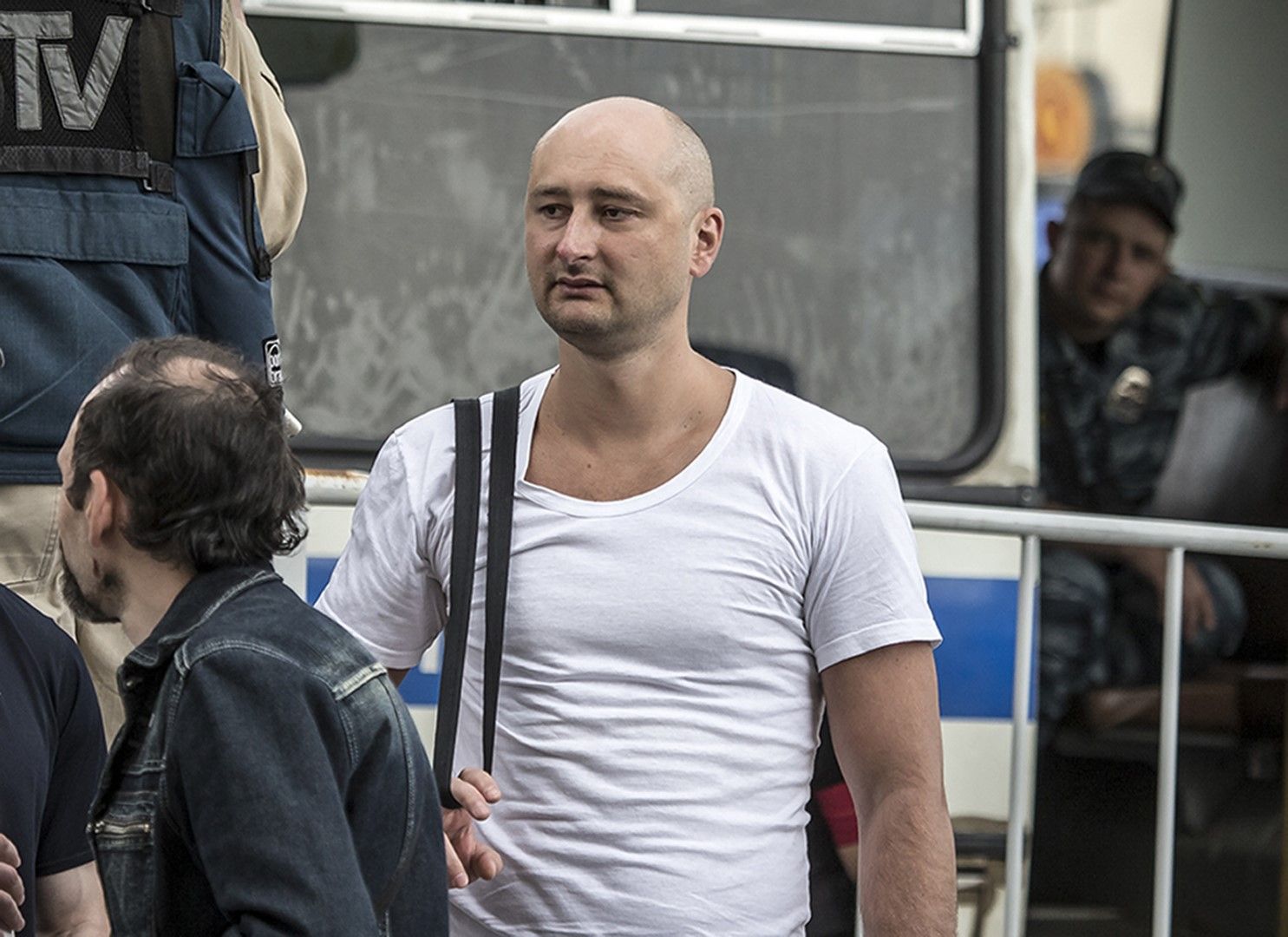 Вчера обаче Бабченко се появи пред журналисти жив и здрав