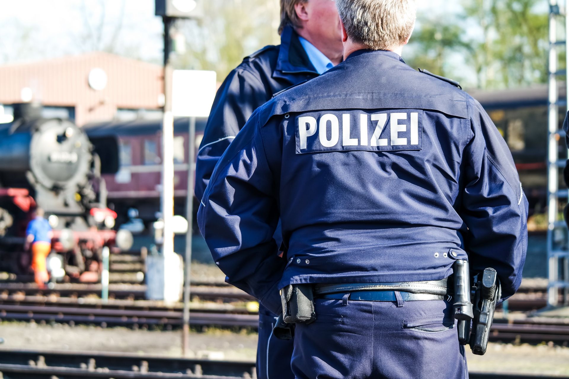 Германската полиция издирва още двама българи