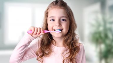 Умна четка прави миенето на зъбите забавно за децата