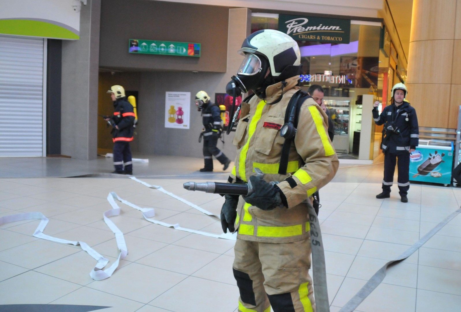 До 2 години пожарникарите ще са с нови униформи