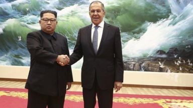 Ким Чен-ун посрещна Лавров в Пхенян, той го поздрави от Путин