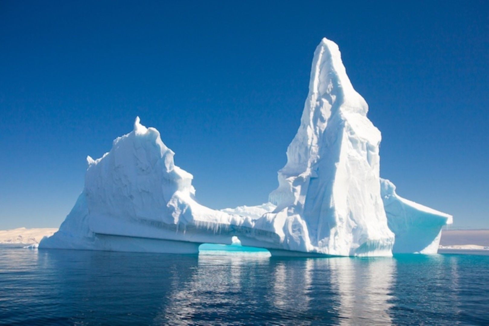 *Най-големият айсберг* в света се е откъснал от *Антарктика*