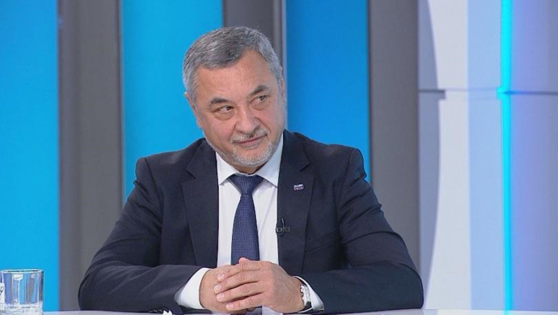 НФСБ напълно подкрепя решението да се даде мандат на правителството да води преговори, каза Симеонов