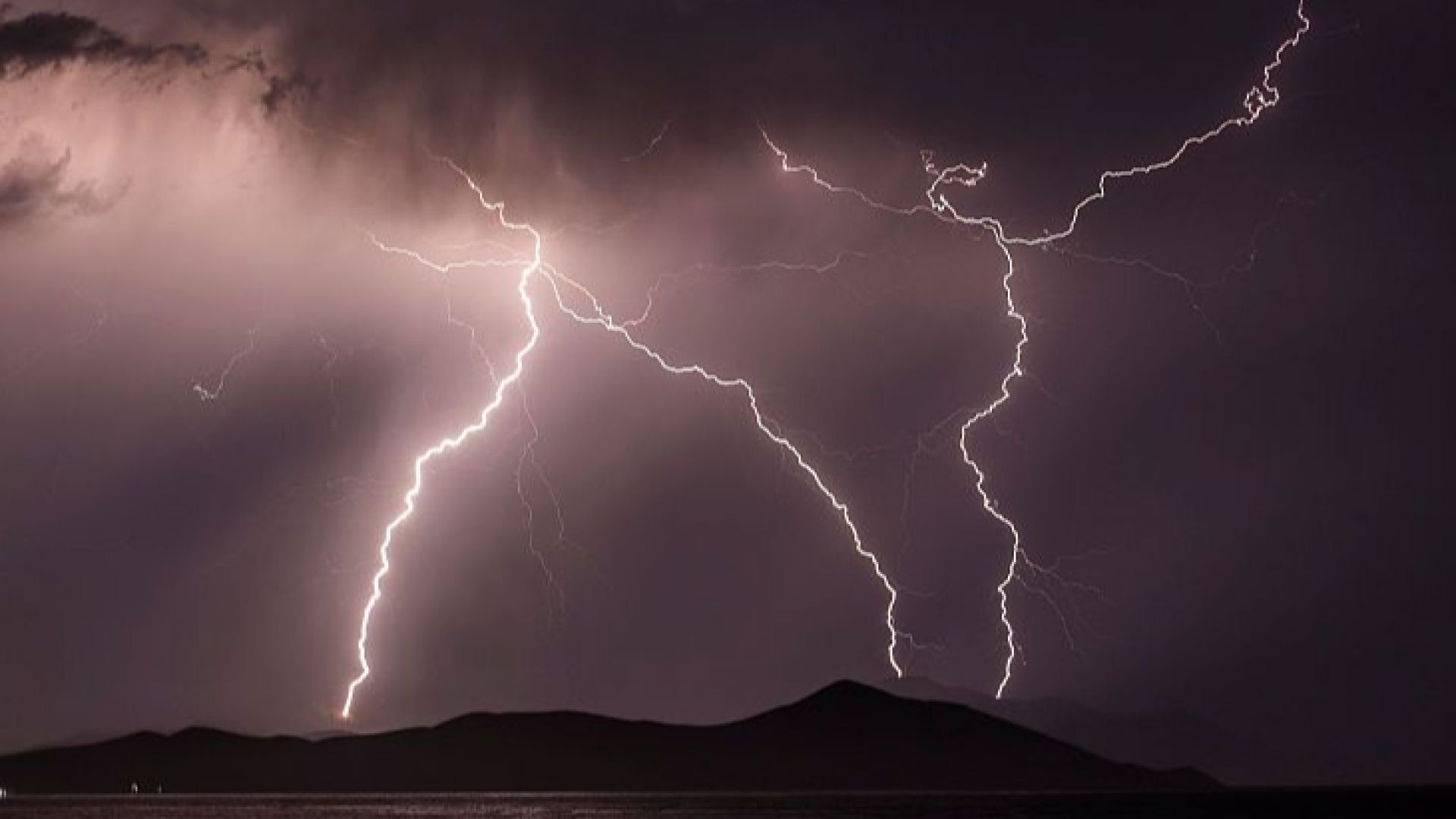 Виж още Дъждът в София вдигна нивото на Перловската река