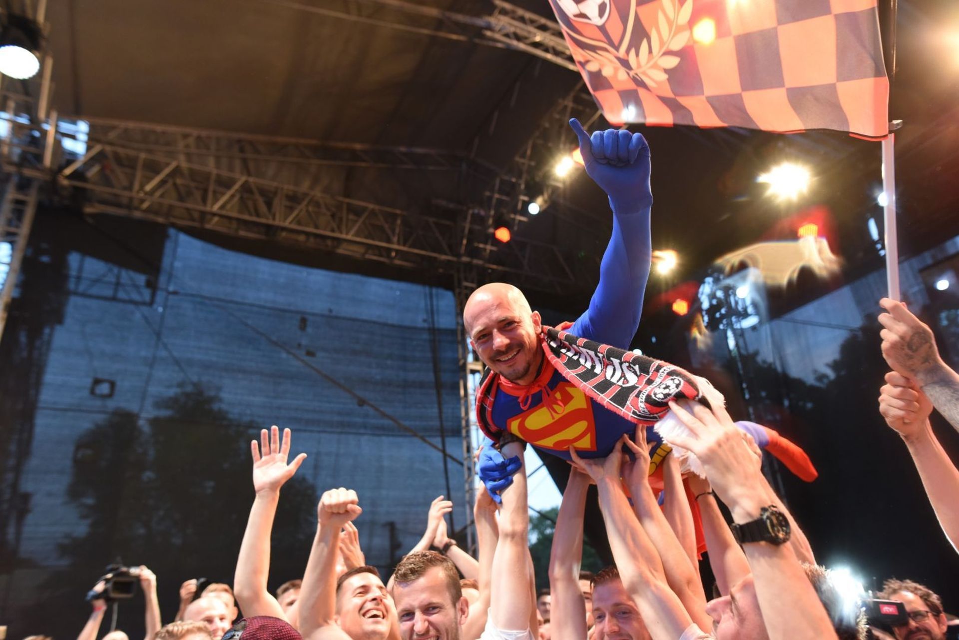 С костюм на Супермен по време на празнествата за титлата на "Спартак" (Търнава).
