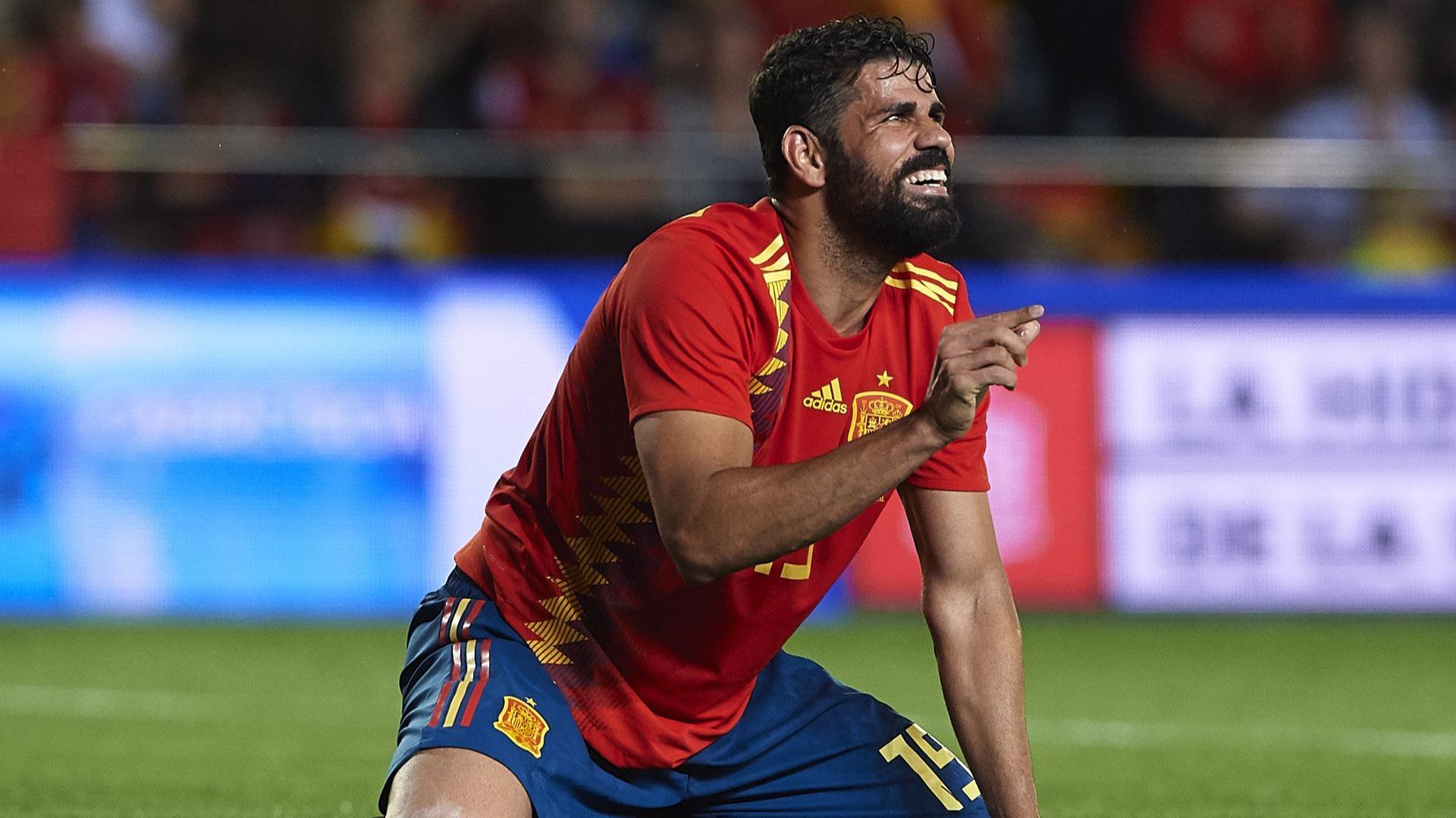 Испания не убеди, но продължава рекордната си серия