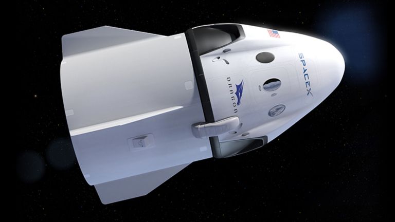SpaceX отлага туристическия полет около Луната