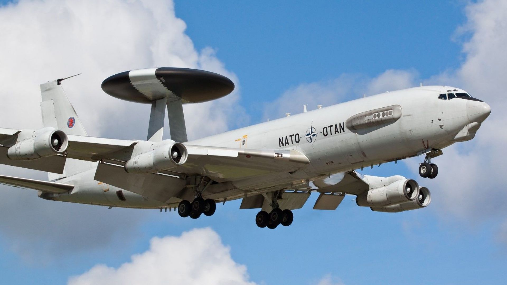 "We are NATO" идва в София със самолет E-3A (AWACS)