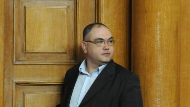 Скандалният бивш депутат Кузов - отново в политиката
