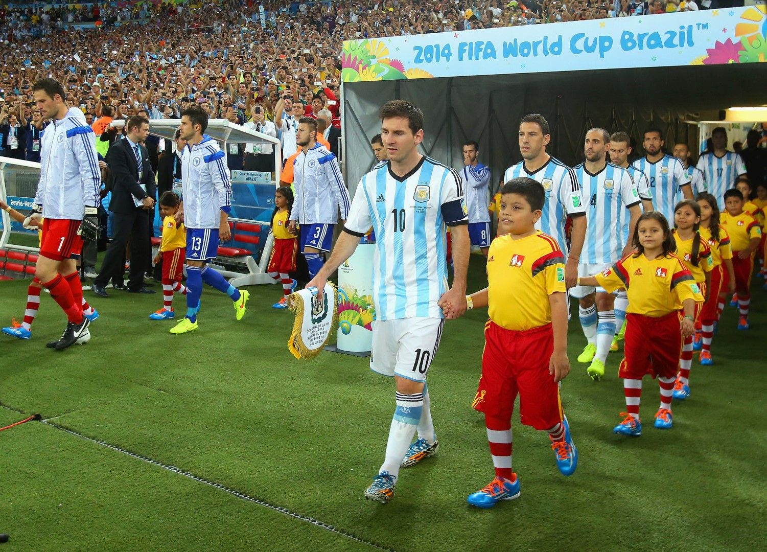 15 юни 2014 г. Лео извежда вече като утвърден капитан Аржентина за първия мач на Мондиала, и то на "Маракана". Съперник е Босна и Херцеговина.