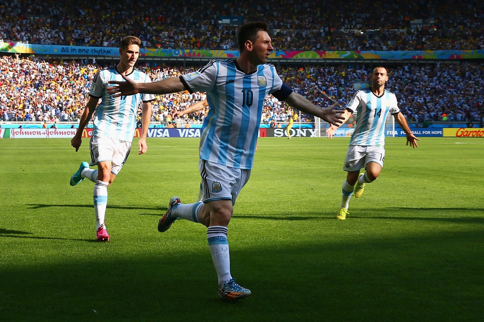 21 юни 2014 г., Белу Оризонте. Меси вкарва с последния удар в мача за 1:0 в добавеното време. Аржентина бие с 1:0 Иран, като с две победи в групата тимът е сигурен вече за елиминациите.